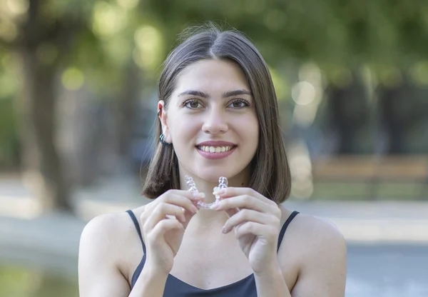 Invisalign-Fix-Crooked-Teeth